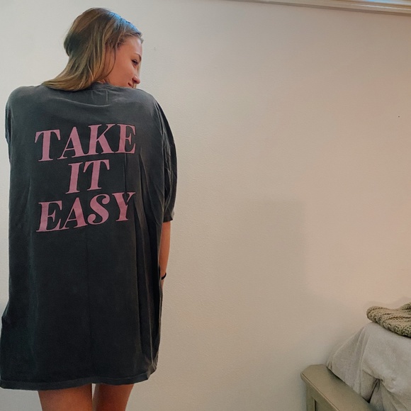 inspired dye Tops - gray "take it easy" tee